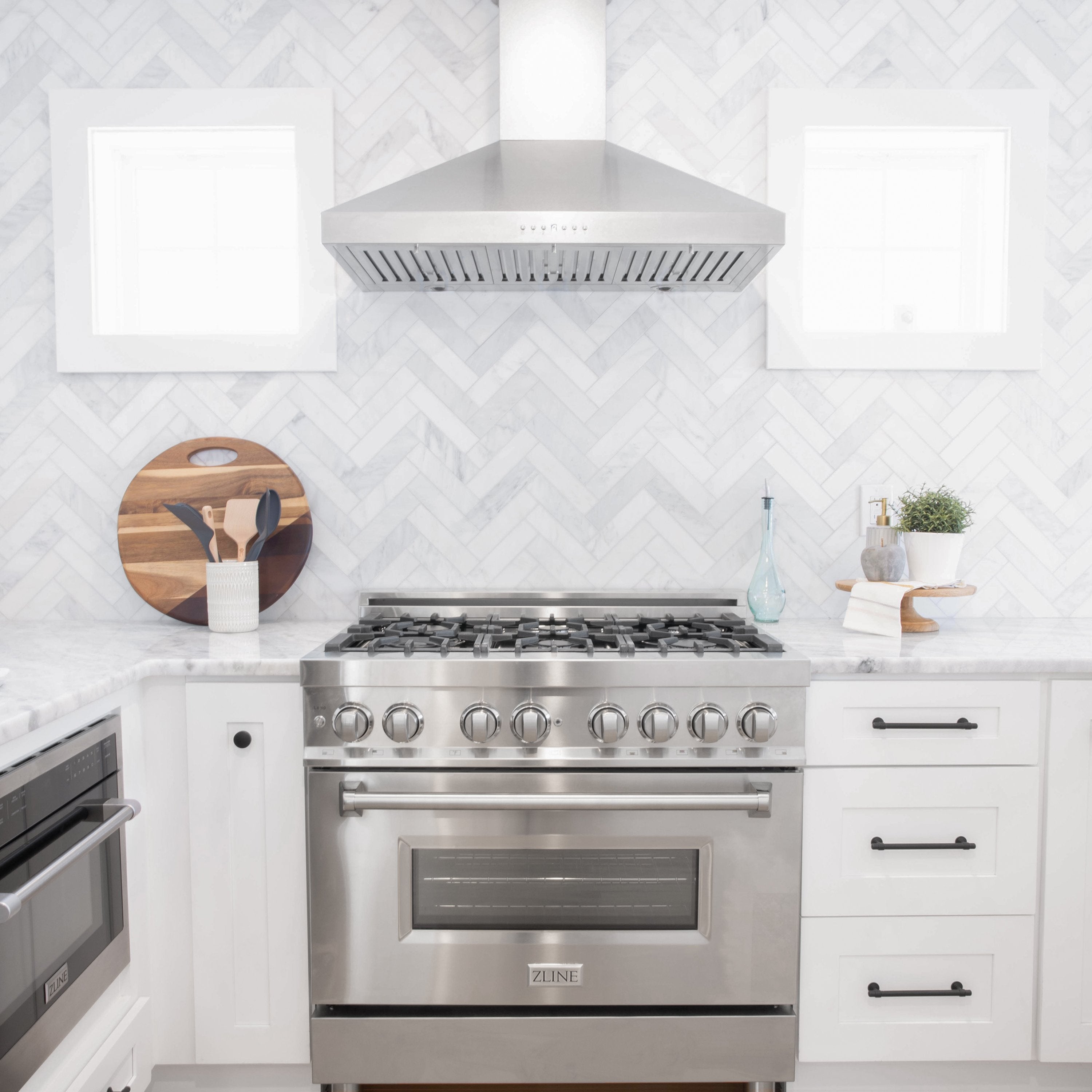 ZLINE Wall Mount Range Hood in DuraSnow® Stainless Steel (8KL3S)