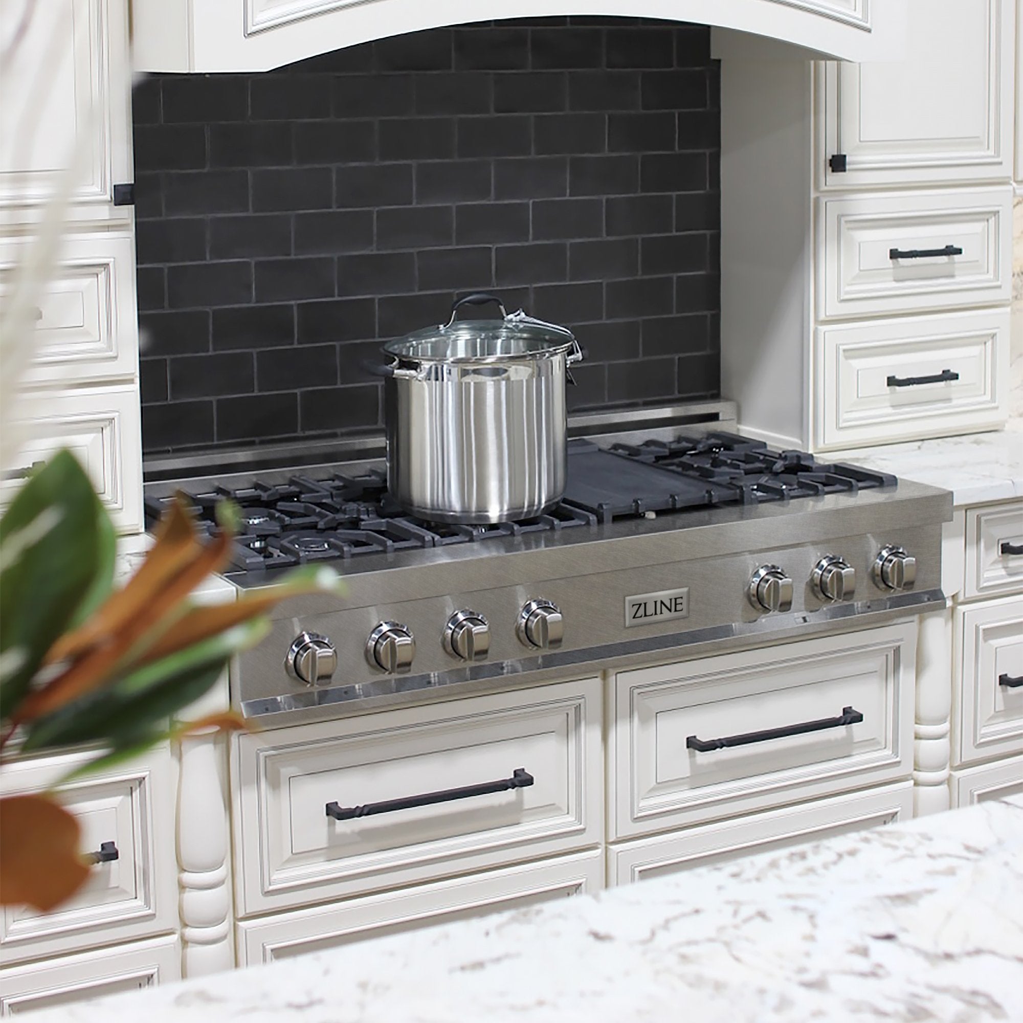 ZLINE Kitchen and Bath, ZLINE 48" Porcelain Rangetop in DuraSnow® Stainless Steel with 7 Gas Burners, RTS-48,